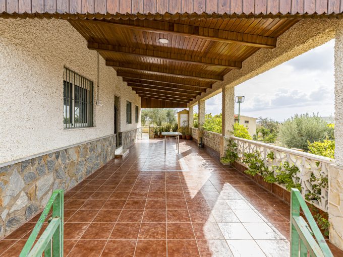 ESTUPENDA CASA DE CAMPO CON TERRENO EN EL CARACOLERO